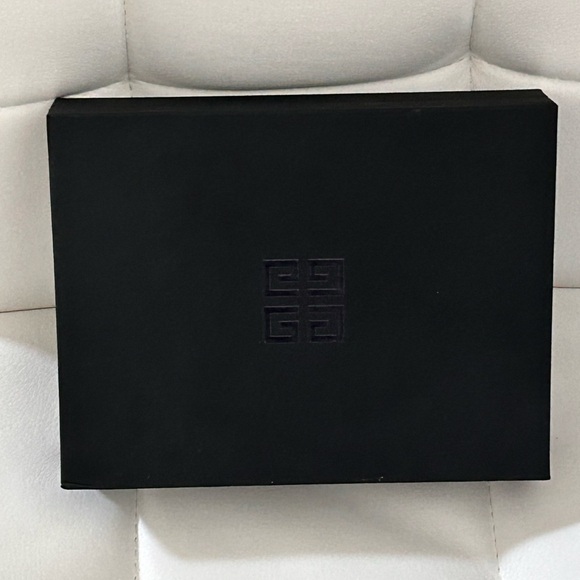 Givenchy Beauty Box - Picture 3 of 15